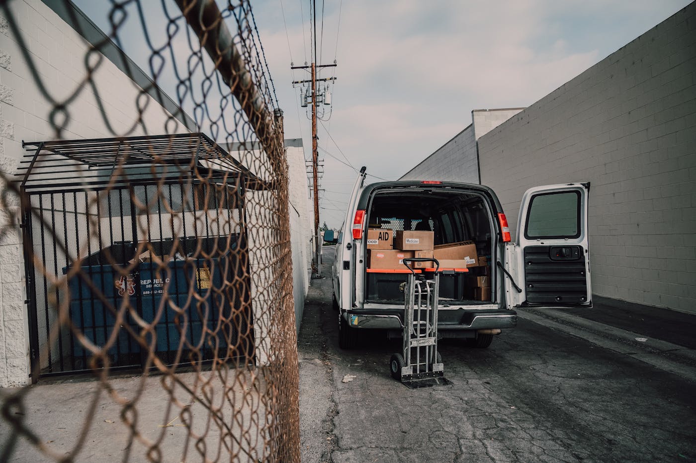Apartment Movers Atlanta movers loading a truck in Atlanta